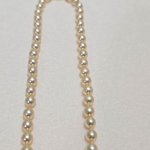 Cream Pearl Necklace - Picture 3 of 5